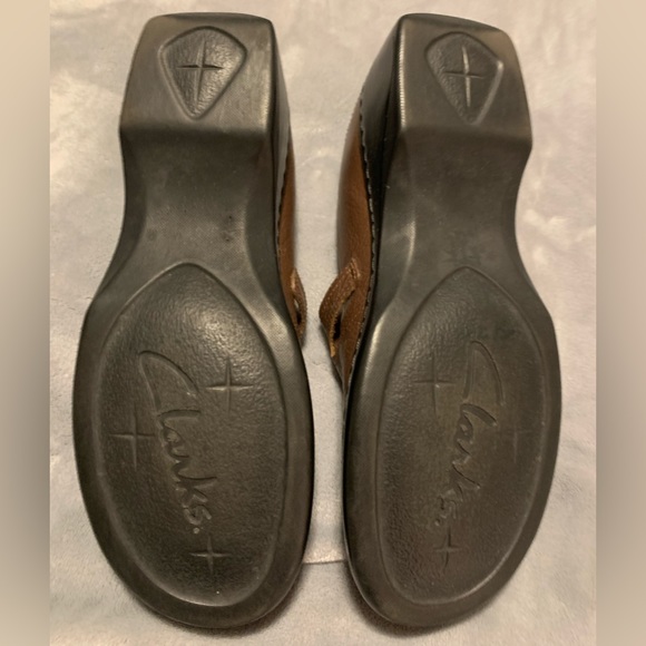 ❤️CLARKS LADIES SIZE 9M BROWN LEATHER SHOES ARE COMFY AND LOOK BRAND NEW!❤️ - Picture 3 of 10